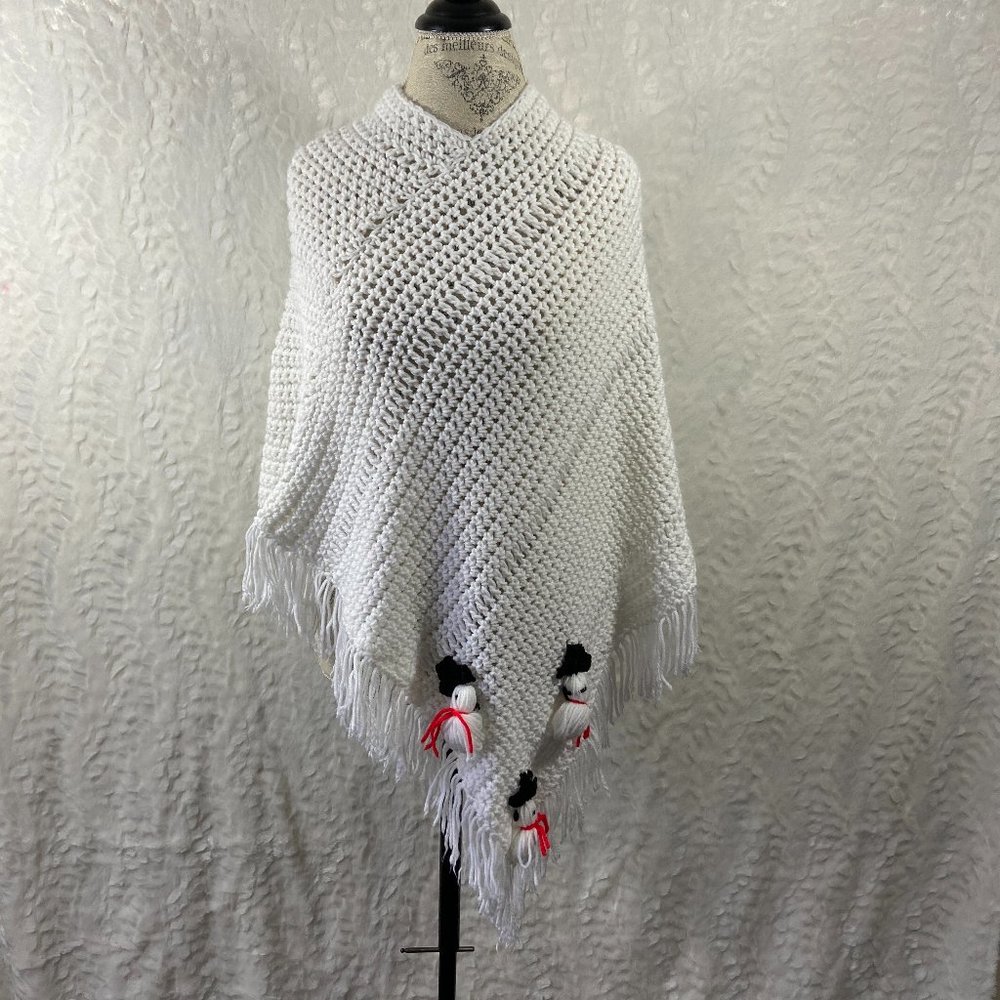 Beautiful white crocheted handmade poncho 3 little snowmen accents
